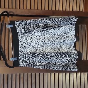 XS Black/White Patterned Banana Republic skirt